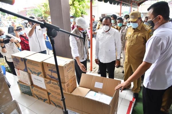 Edy Rahmayadi Serahkan Bantuan APD Kepada Walikota Tebing Tinggi